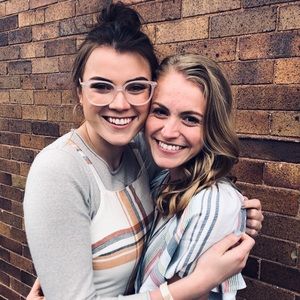 Meet your Posher, Julia